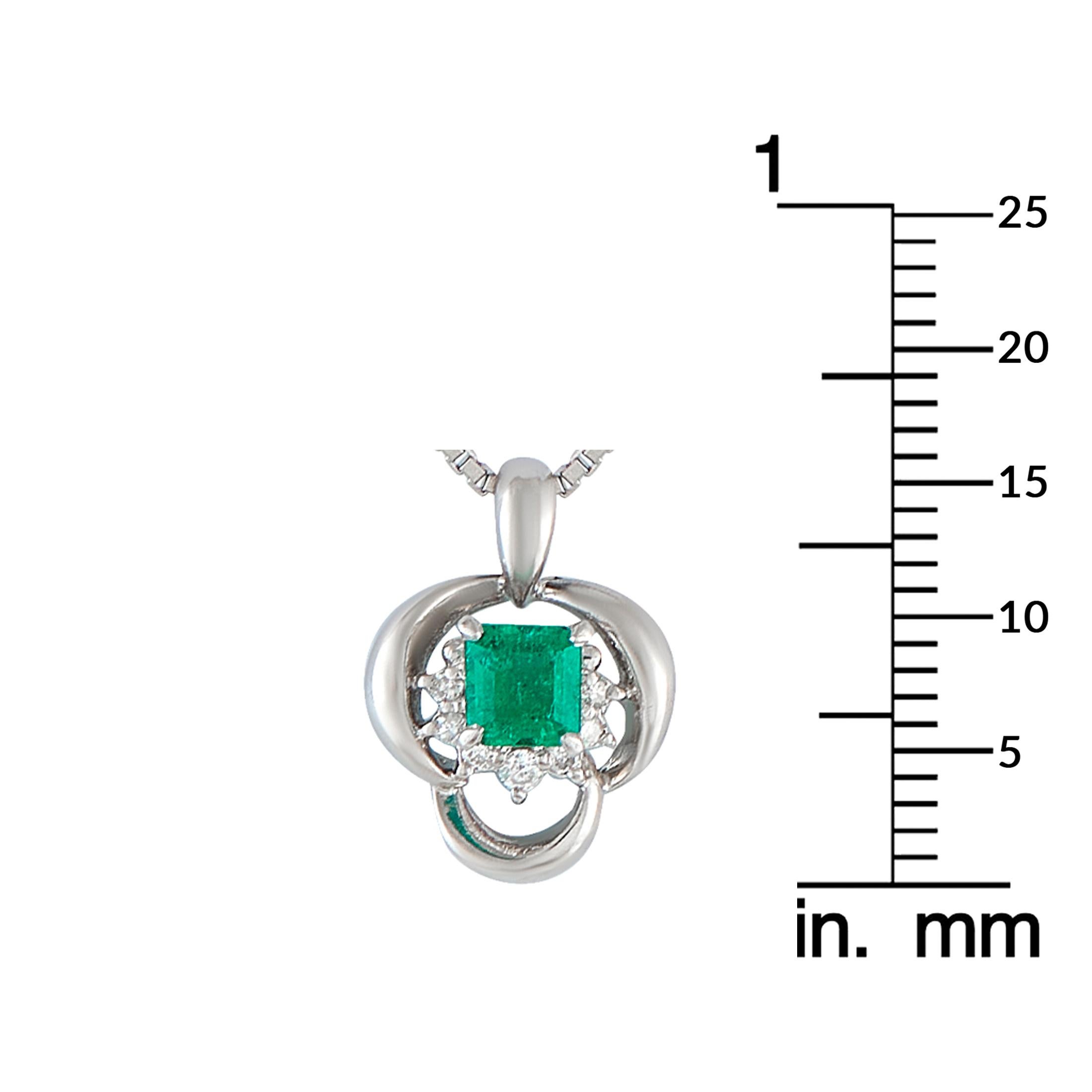 Collar de diamantes y esmeraldas en platino de 0.07 ct en Excelente estado para la venta en Southampton, PA