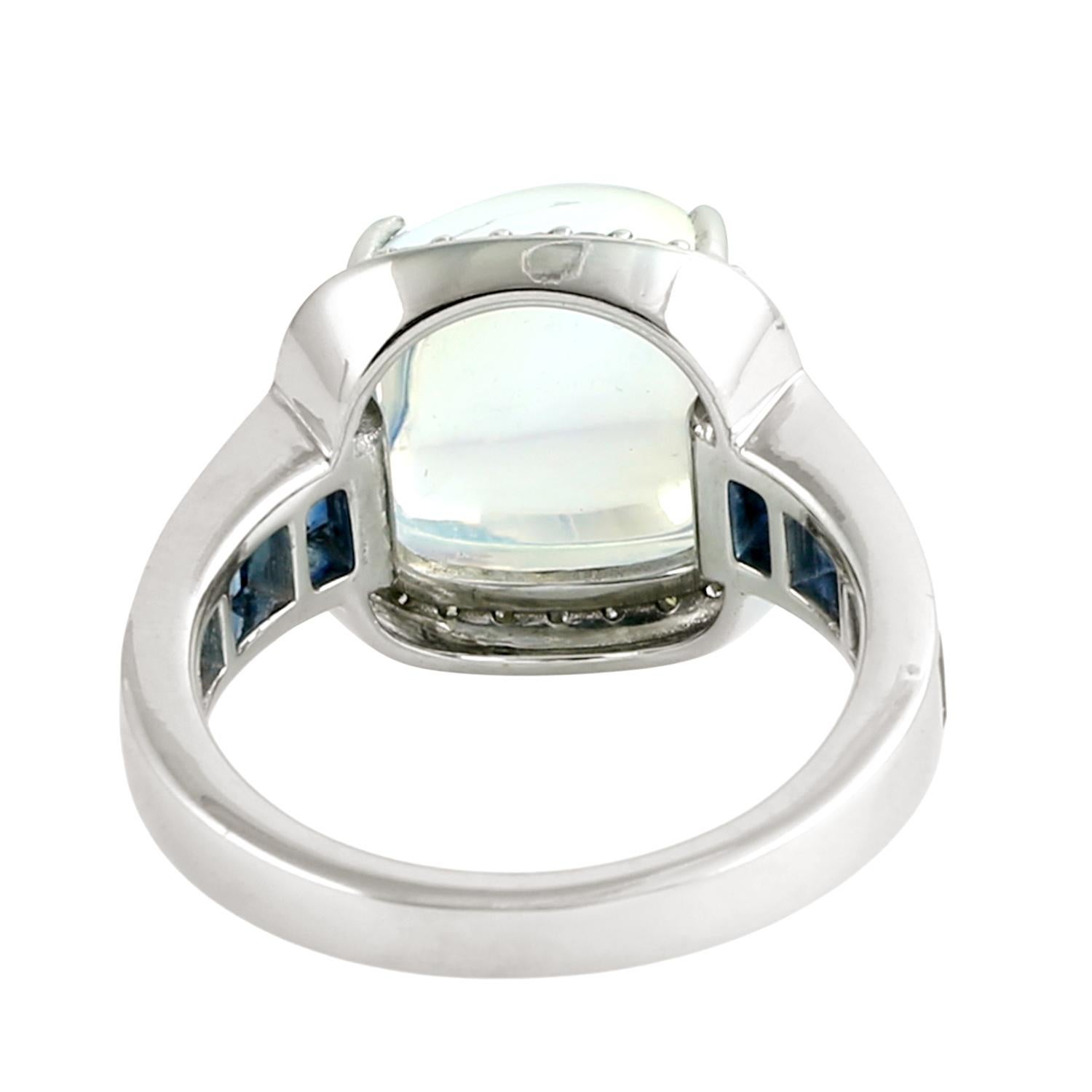 Art déco Bague cocktail pierre de lune avec saphir bleu de Ceylan et diamants pavés en or 14k en vente