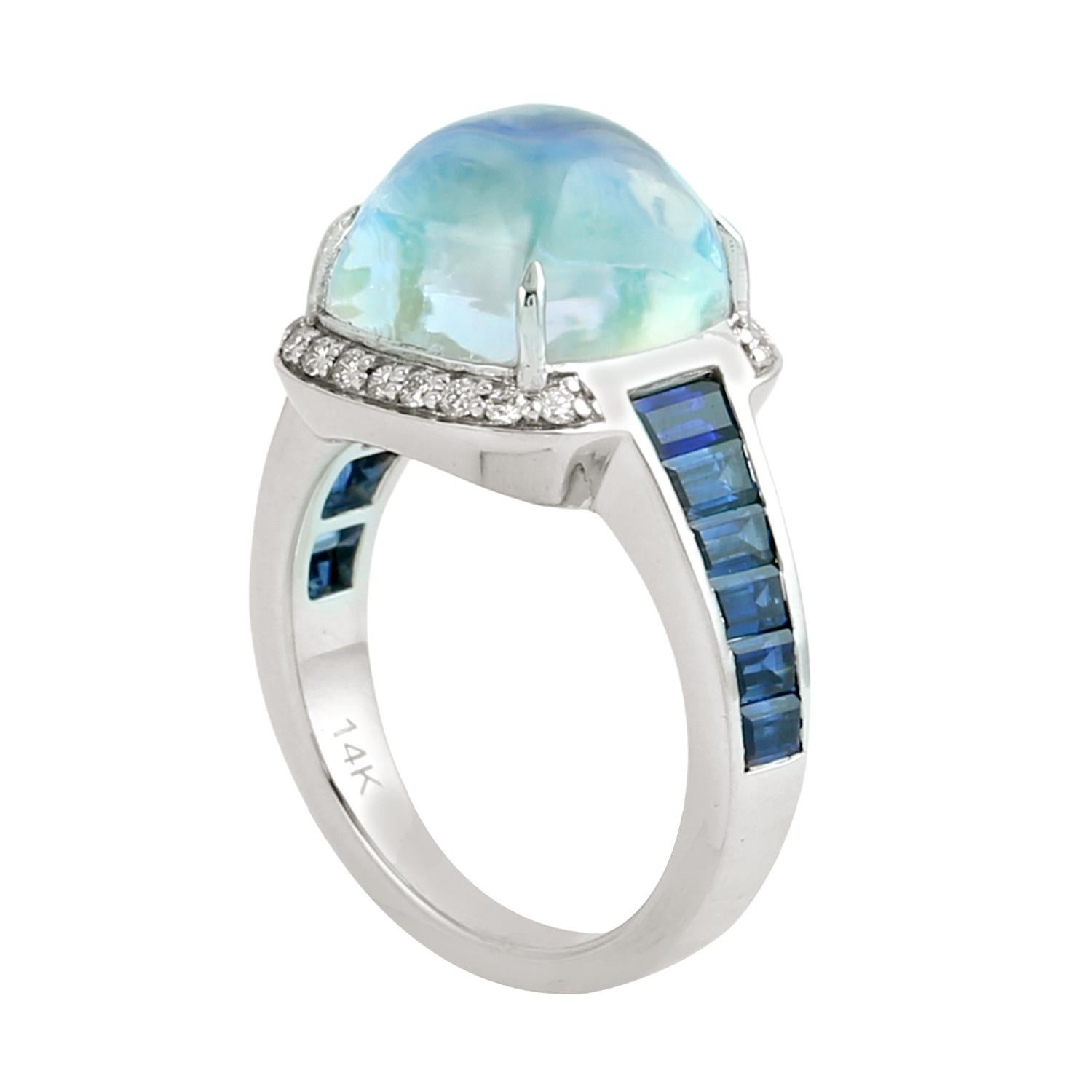 Taille mixte Bague cocktail pierre de lune avec saphir bleu de Ceylan et diamants pavés en or 14k en vente