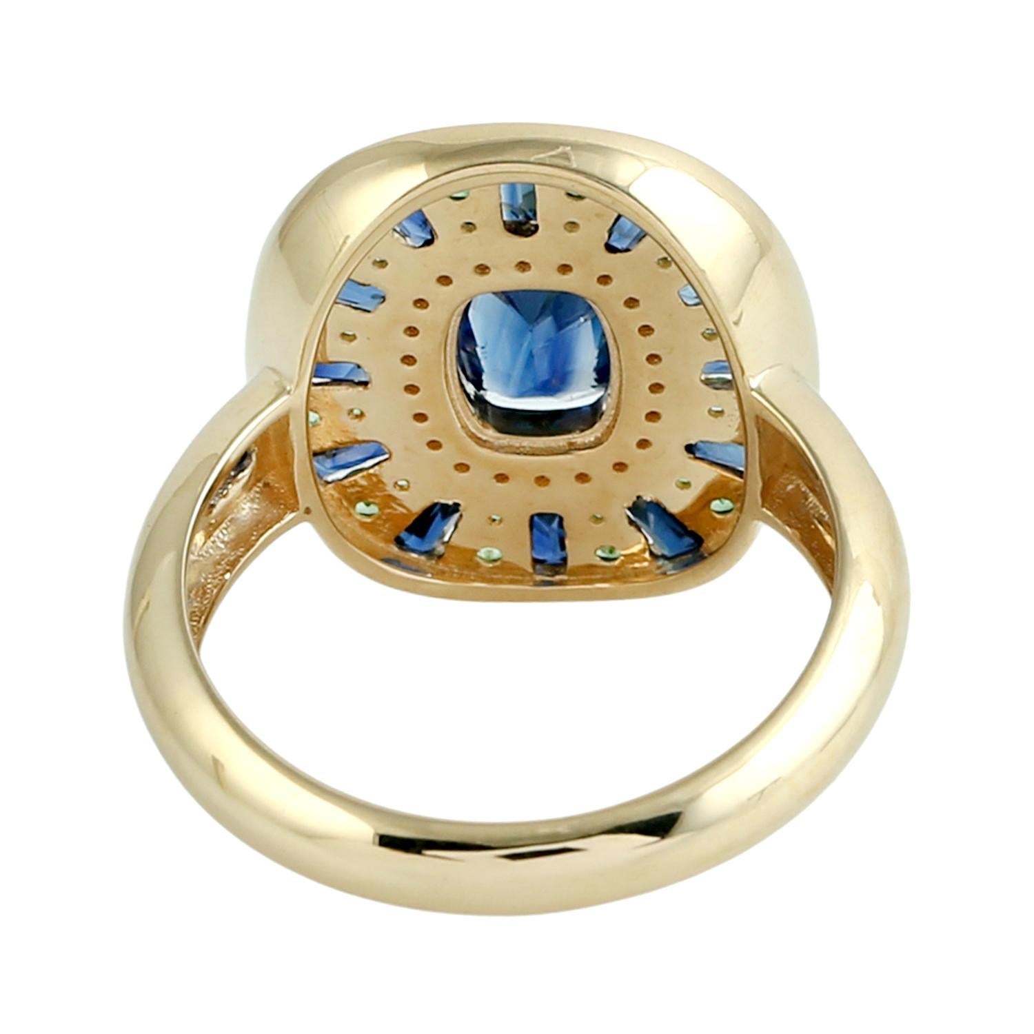 Art Déco Anello con zaffiro blu di Ceylon e tsavorite e diamanti in oro giallo 18 carati in vendita