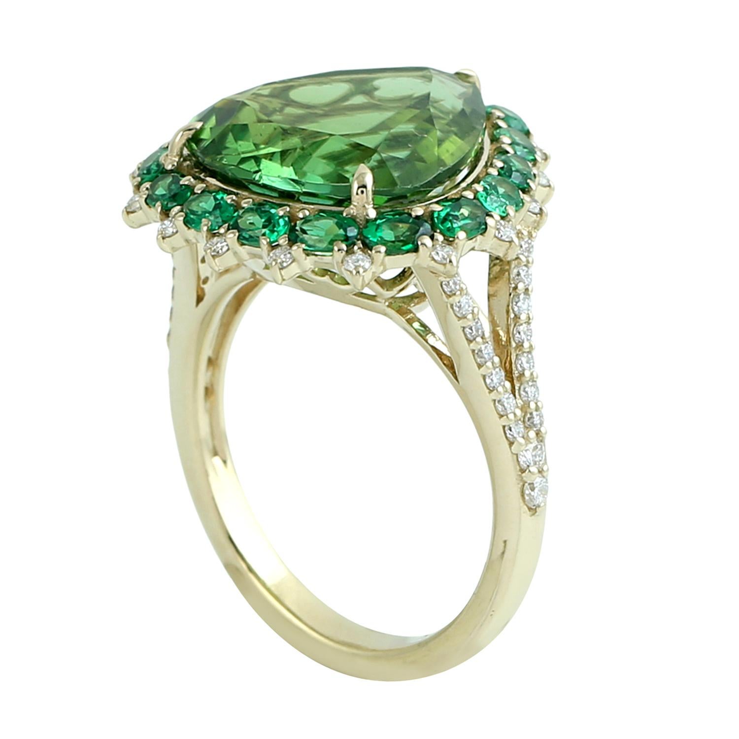 Taille mixte Bague en or jaune 14k avec tourmaline en forme de poire, tsavorite et diamants en vente