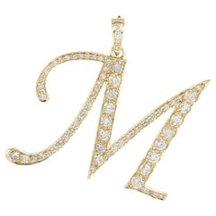 Ciondolo con lettera iniziale M dell'alfabeto con diamanti in oro giallo 14k