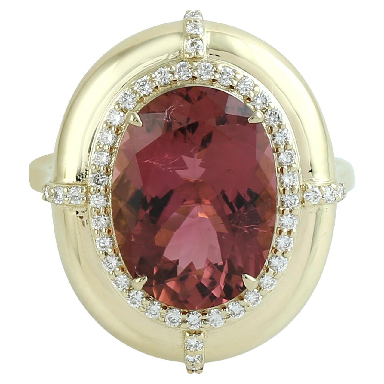 Bague en or jaune 14k avec tourmaline rose de forme ovale et diamants en pavé
