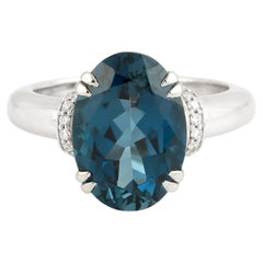 Anello con Topazio Blu di Londra a forma ovale e diamanti in oro bianco 14k
