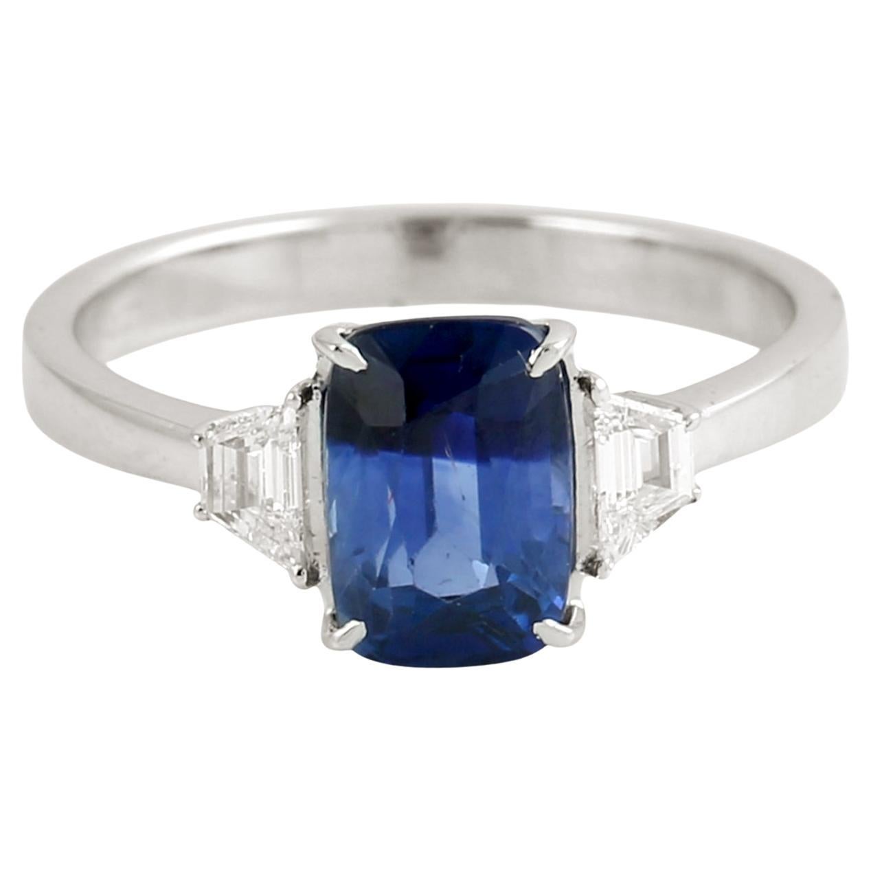 Cushion Shaped Ceylon Blue Sapphire Band Ring mit Diamanten in 18k Weißgold im Angebot