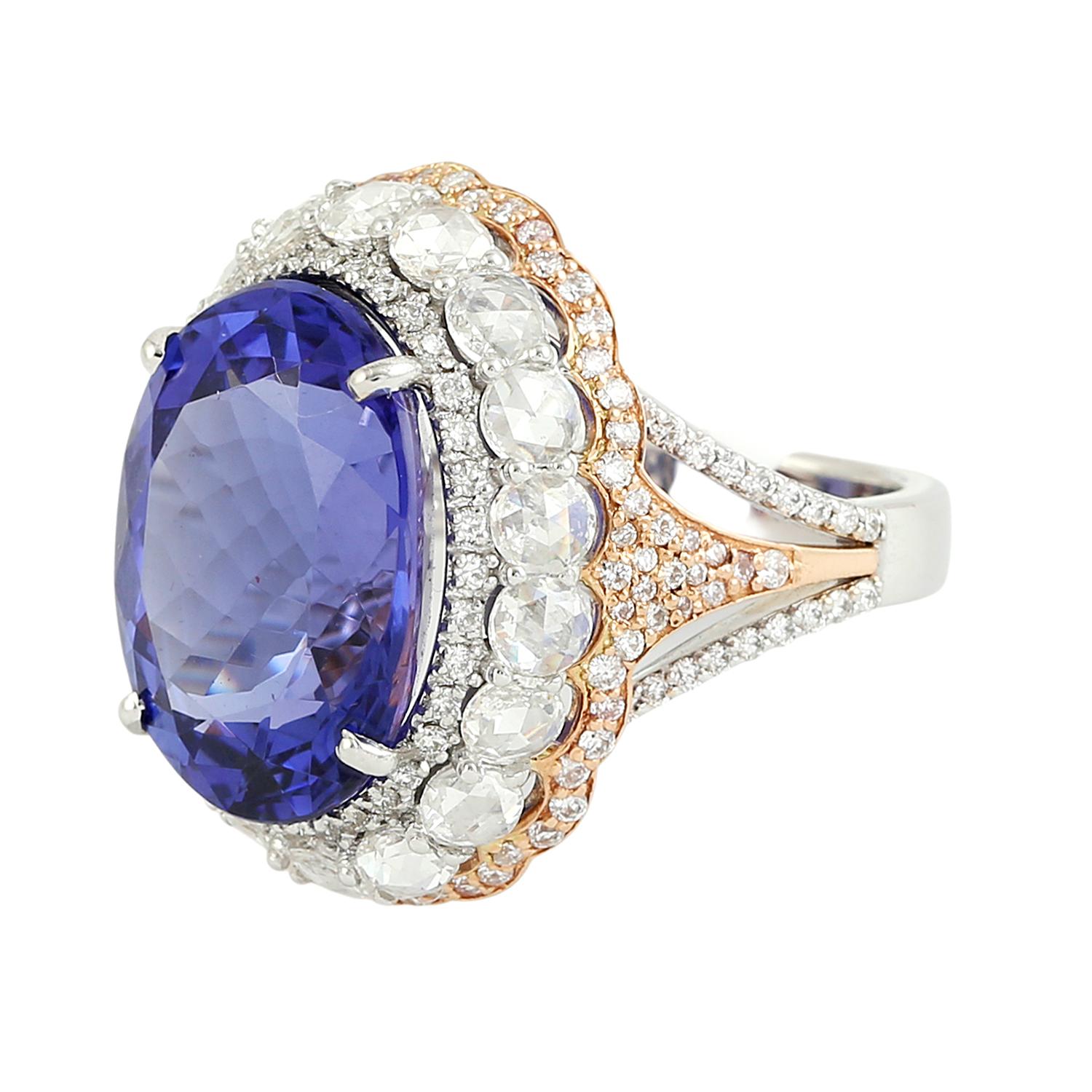 Art Déco Anello cocktail di tanzanite ovale con diamanti, realizzato in oro bianco 18 ct. in vendita