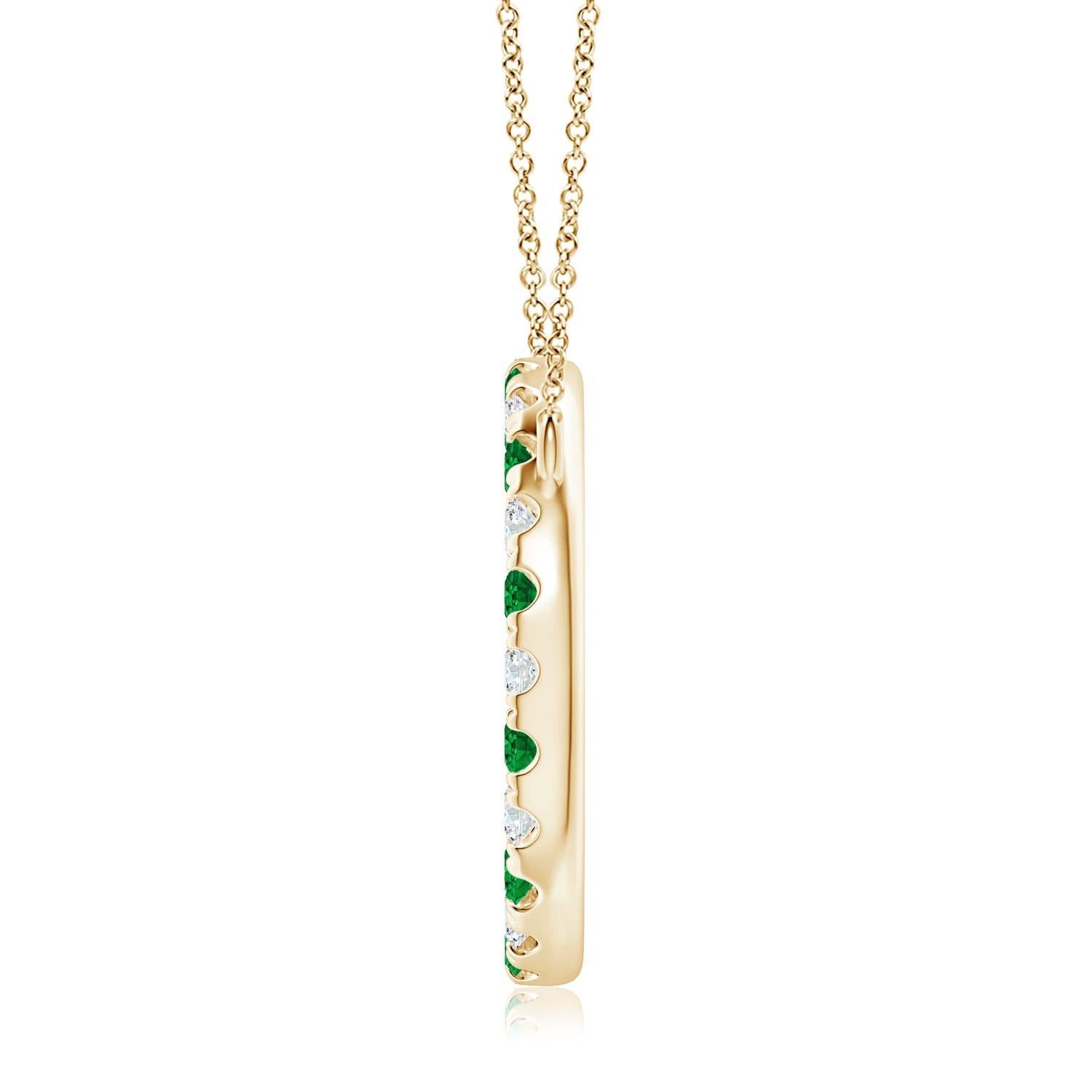 Dieser schlichte, elegante Anhänger besteht aus einem offenen Kreis, der mit üppigen grünen Smaragden und funkelnden Diamanten besetzt ist. Die Edelsteine strahlen eine atemberaubende Schönheit aus und scheinen auf der Kette zu schweben. Diese