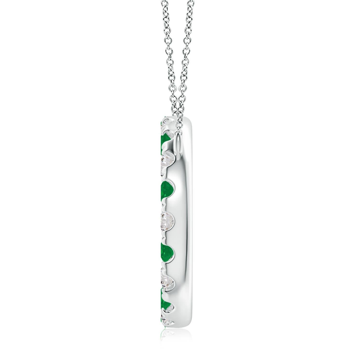 Dieser schlichte, elegante Anhänger besteht aus einem offenen Kreis, der mit üppigen grünen Smaragden und funkelnden Diamanten besetzt ist. Die Edelsteine strahlen eine atemberaubende Schönheit aus und scheinen auf der Kette zu schweben. Diese