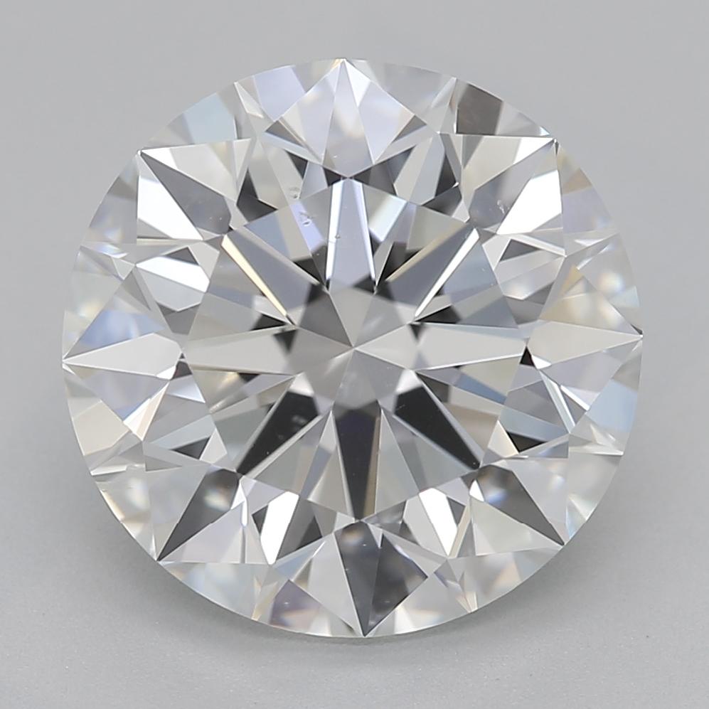 Dieser elegante Diamantring wurde mit größter Sorgfalt gefertigt und zeichnet sich durch einen atemberaubenden runden Diamanten mit einem Gewicht von 3.05 cm in der Mitte aus, der durch sein außergewöhnliches Funkeln besticht. Der Diamant ist in F