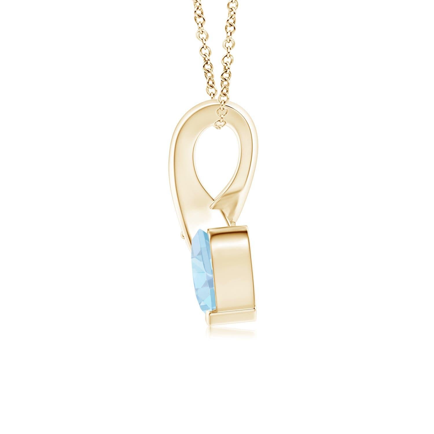Un'acquamarina a forma di cuore è incastonata in oro giallo 14k. Ad esaltare la sua tonalità blu ghiaccio c'è un diamante scintillante impreziosito all'estremità della balla a torciglione. Il diamante conferisce un effetto affascinante a questo