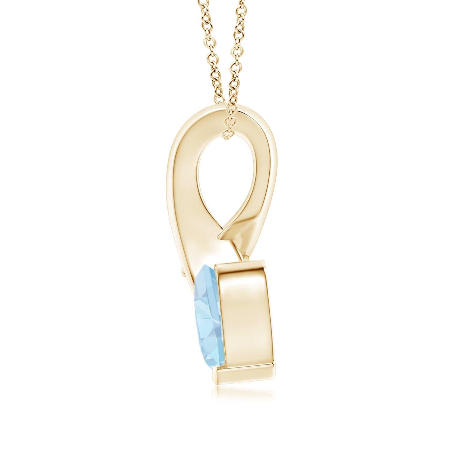 Un'acquamarina a forma di cuore è incastonata in oro giallo 14k. Ad esaltare la sua tonalità blu ghiaccio c'è un diamante scintillante impreziosito all'estremità della balla a torciglione. Il diamante conferisce un effetto affascinante a questo