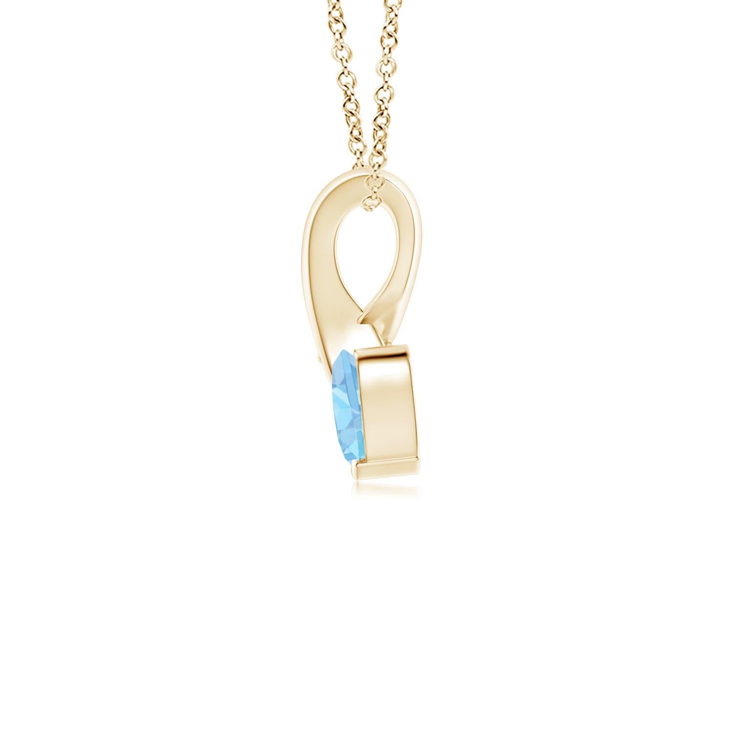 Une aigue-marine en forme de cœur est sertie en or jaune 14k. Un diamant scintillant orne l'extrémité de la balle torsadée, rehaussant ainsi sa teinte bleue glaciale. Le diamant confère un effet charmant à cet adorable pendentif en forme de cœur en