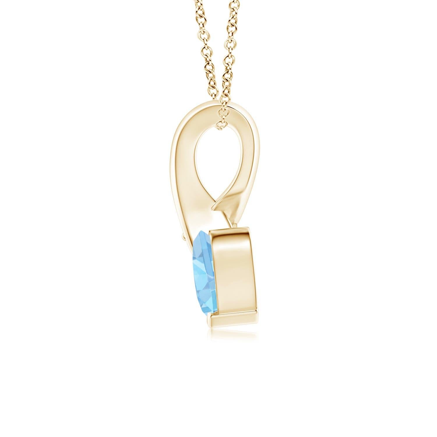 Un'acquamarina a forma di cuore è incastonata in oro giallo 14k. Ad esaltare la sua tonalità blu ghiaccio c'è un diamante scintillante impreziosito all'estremità della balla a torciglione. Il diamante conferisce un effetto affascinante a questo