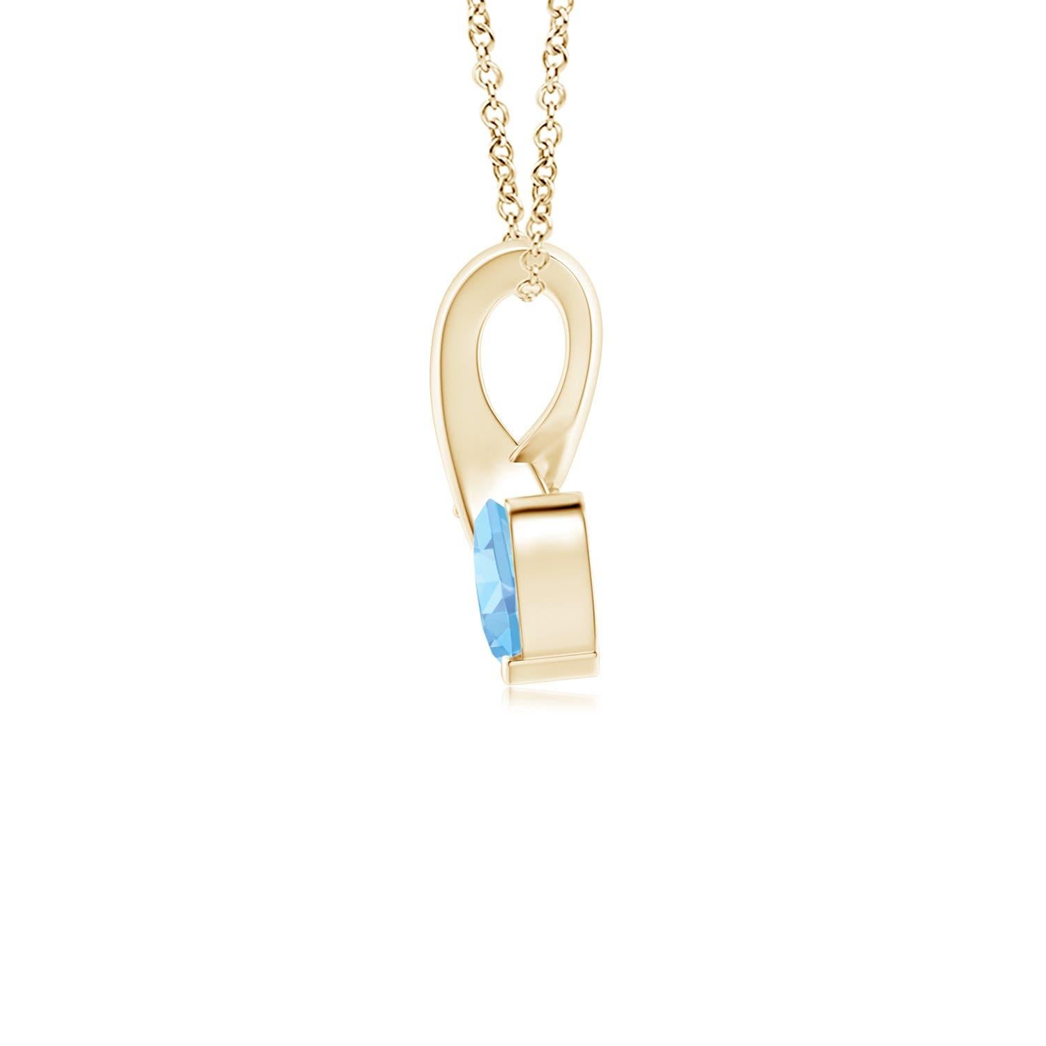 Un'acquamarina a forma di cuore è incastonata in oro giallo 14k. Ad esaltare la sua tonalità blu ghiaccio c'è un diamante scintillante impreziosito all'estremità della balla a torciglione. Il diamante conferisce un effetto affascinante a questo