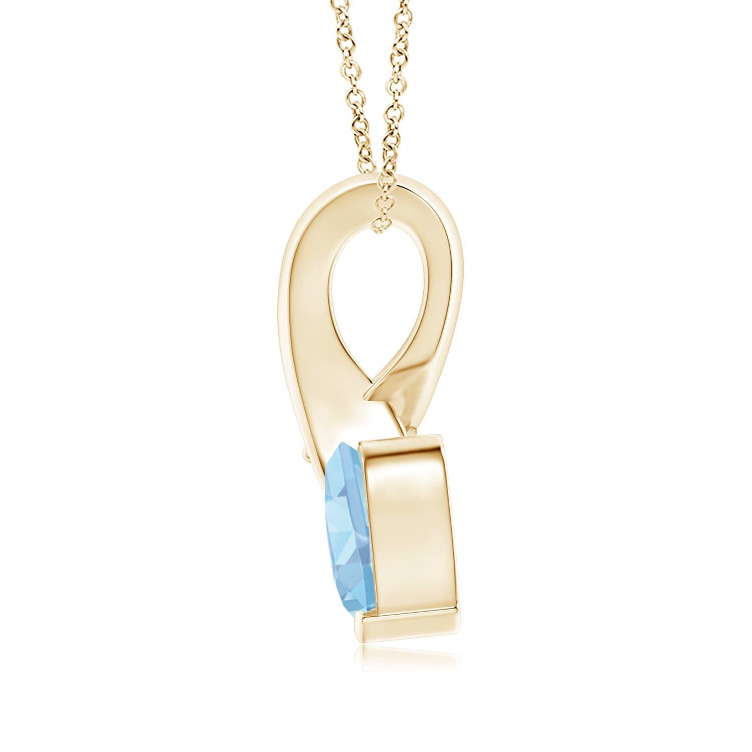 Un'acquamarina a forma di cuore è incastonata in oro giallo 14k. Ad esaltare la sua tonalità blu ghiaccio c'è un diamante scintillante impreziosito all'estremità della balla a torciglione. Il diamante conferisce un effetto affascinante a questo