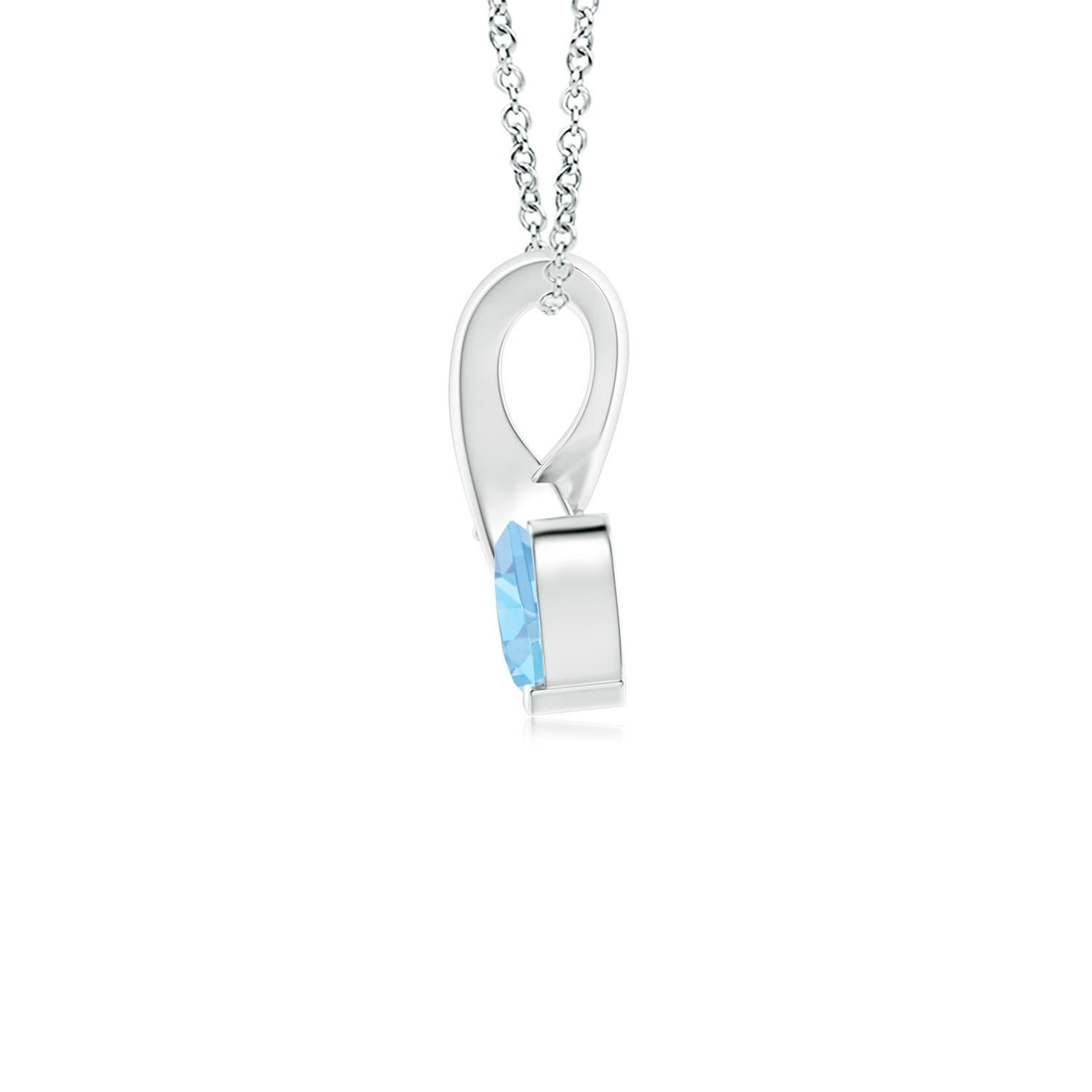 Un'acquamarina a forma di cuore è incastonata in oro bianco 14k. Ad esaltare la sua tonalità blu ghiaccio c'è un diamante scintillante impreziosito all'estremità della balla a torciglione. Il diamante conferisce un effetto affascinante a questo