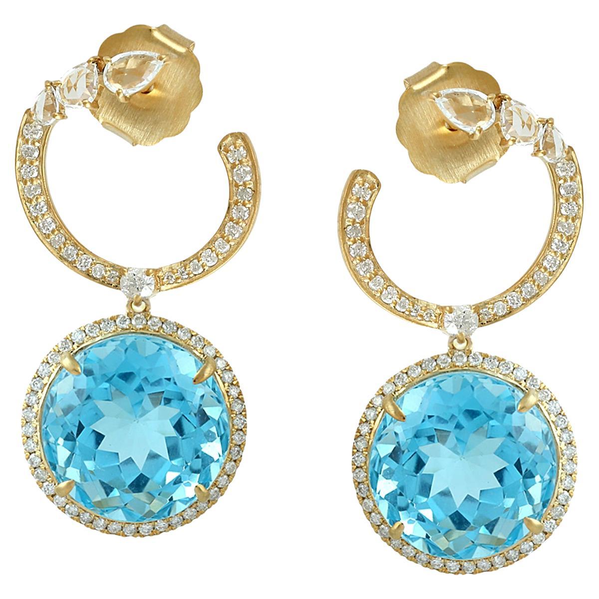 Orecchini penzolanti con zaffiro bianco e diamanti in oro 14k