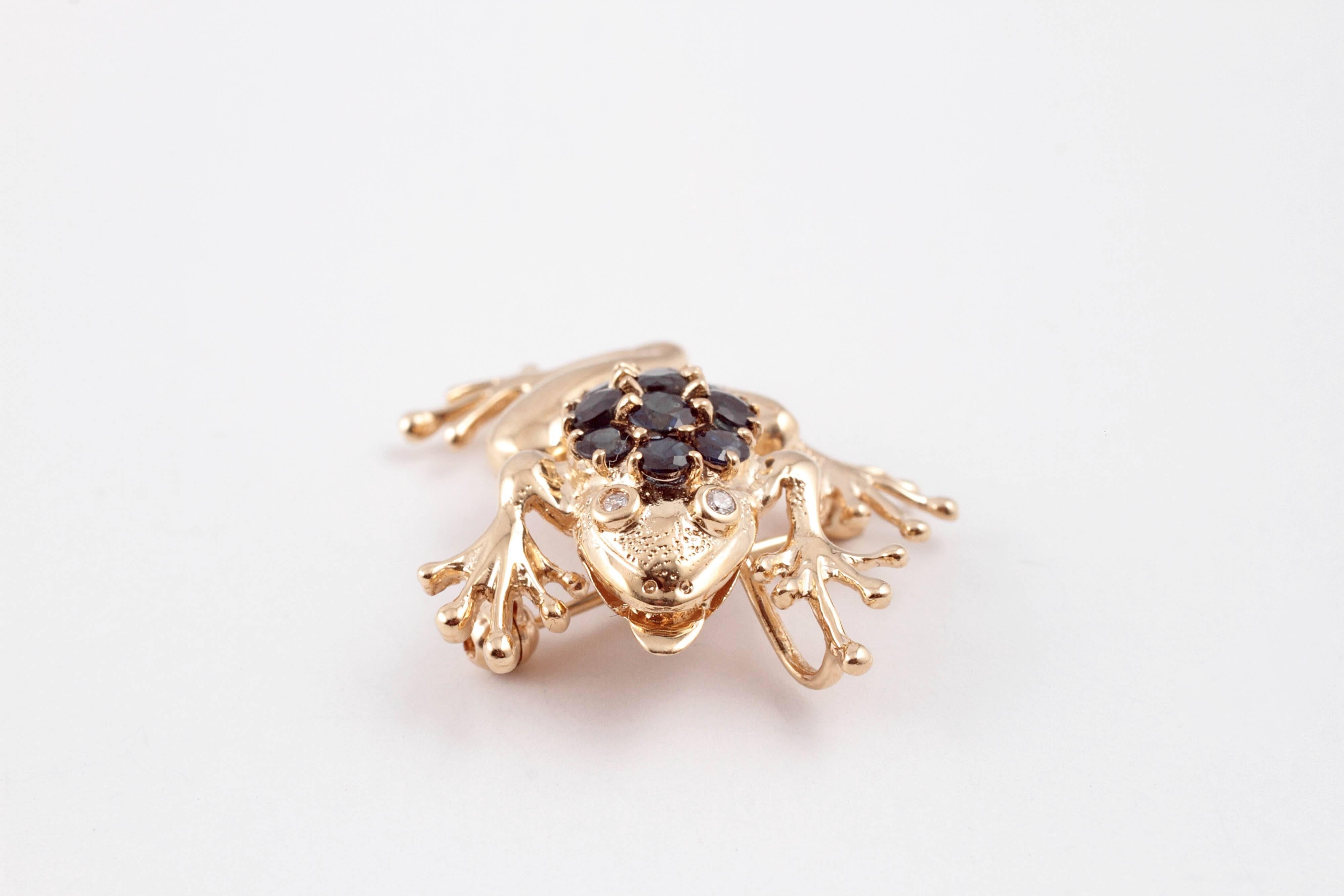 Blue Sapphire Yellow Gold Frog Brooch In Excellent Condition In Dallas, TX