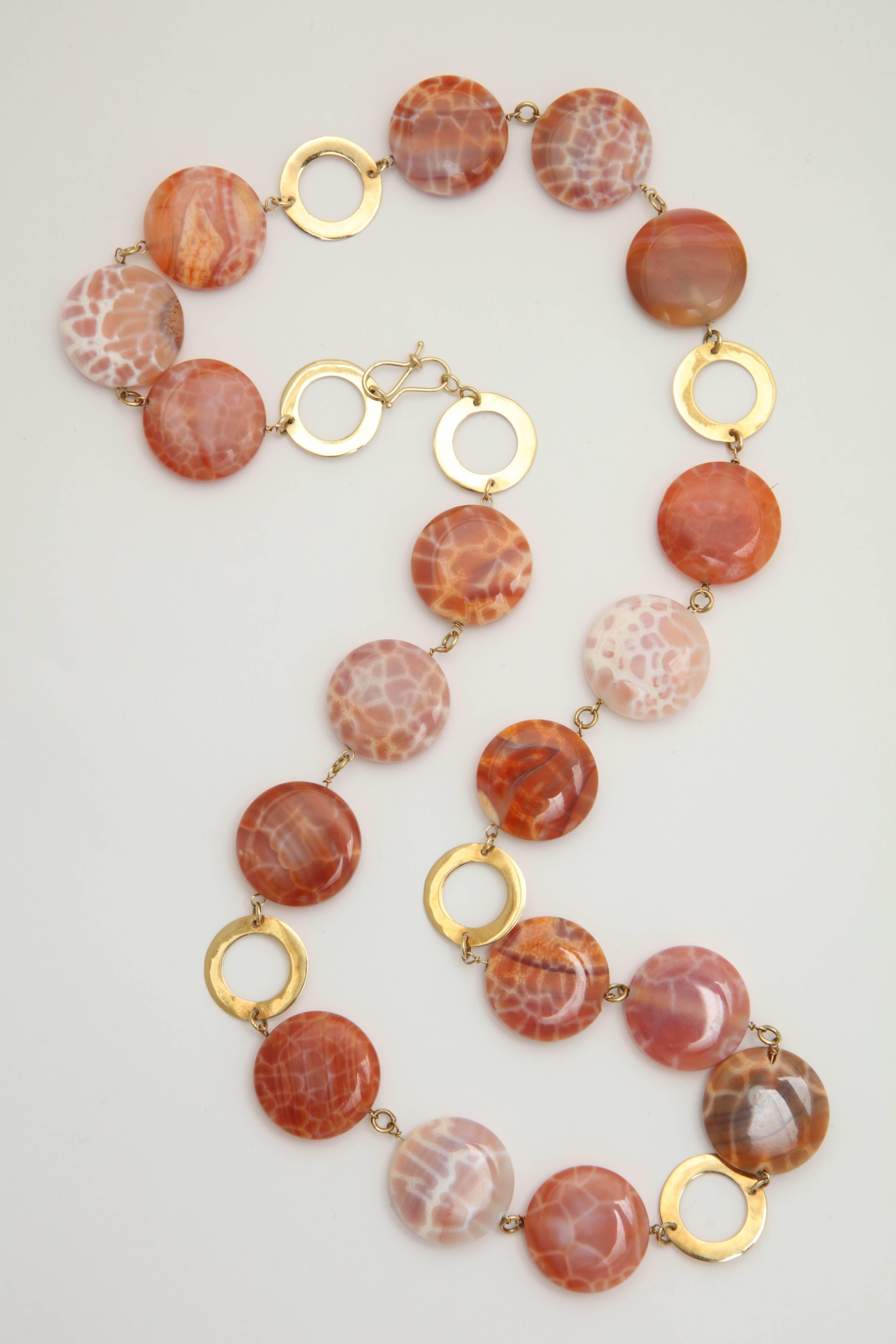 1970s Orange Reptile Pattern Agate Gold Open Link Necklace with Clasp 1