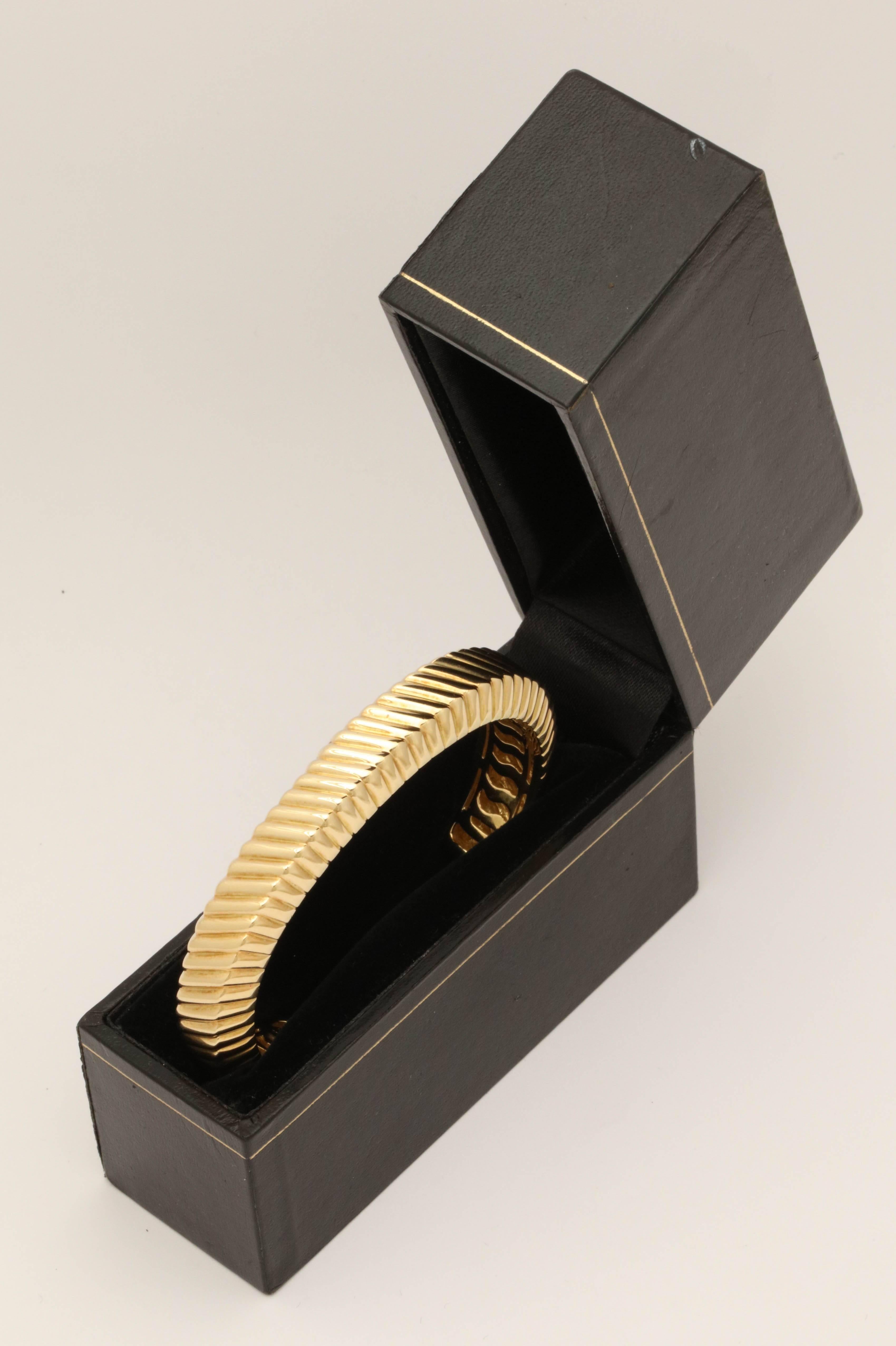 Tiffany & Co. Ridged Textured Open Back Gold Bangle Cuff Bracelet 4