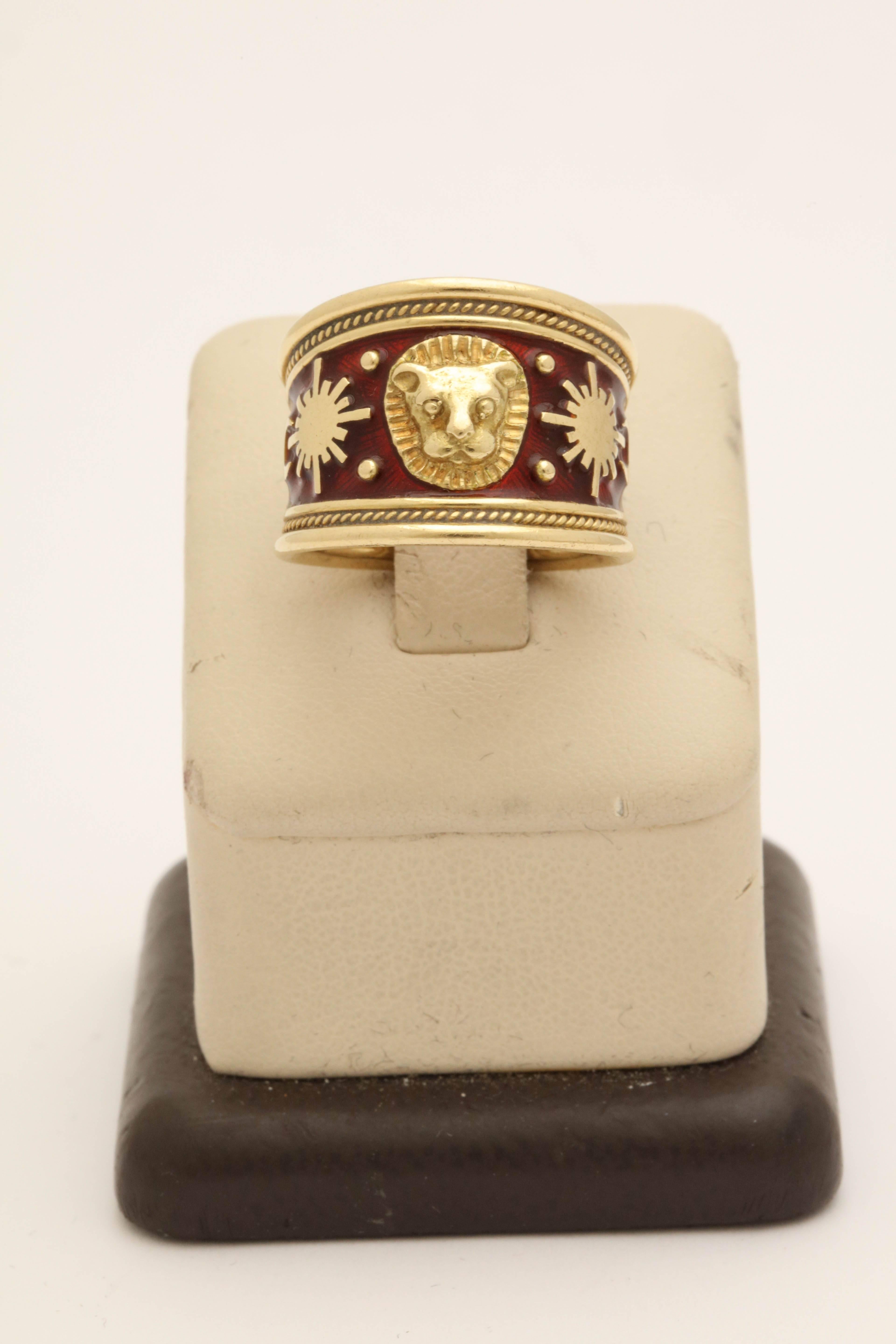 Elizabeth Gage Tapered Red Enamel with Gold Pellets Design Leo Gold Ring In Excellent Condition In New York, NY