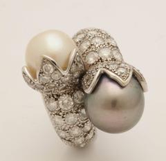 1980s White and Tahitian Pearl Double Crossover Bypass Diamond Gold Ring