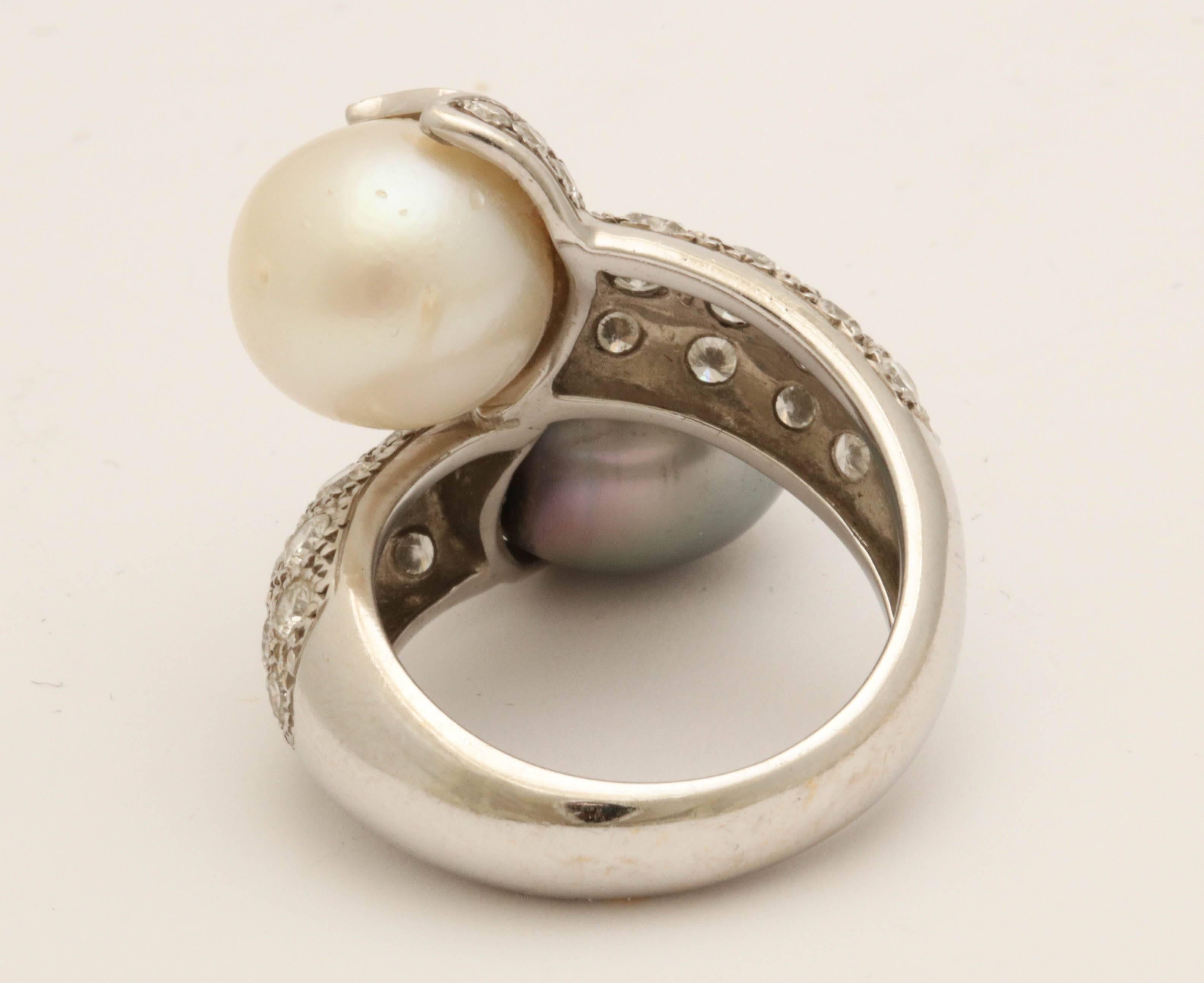 1980s White and Tahitian Pearl Double Crossover Bypass Diamond Gold Ring 3