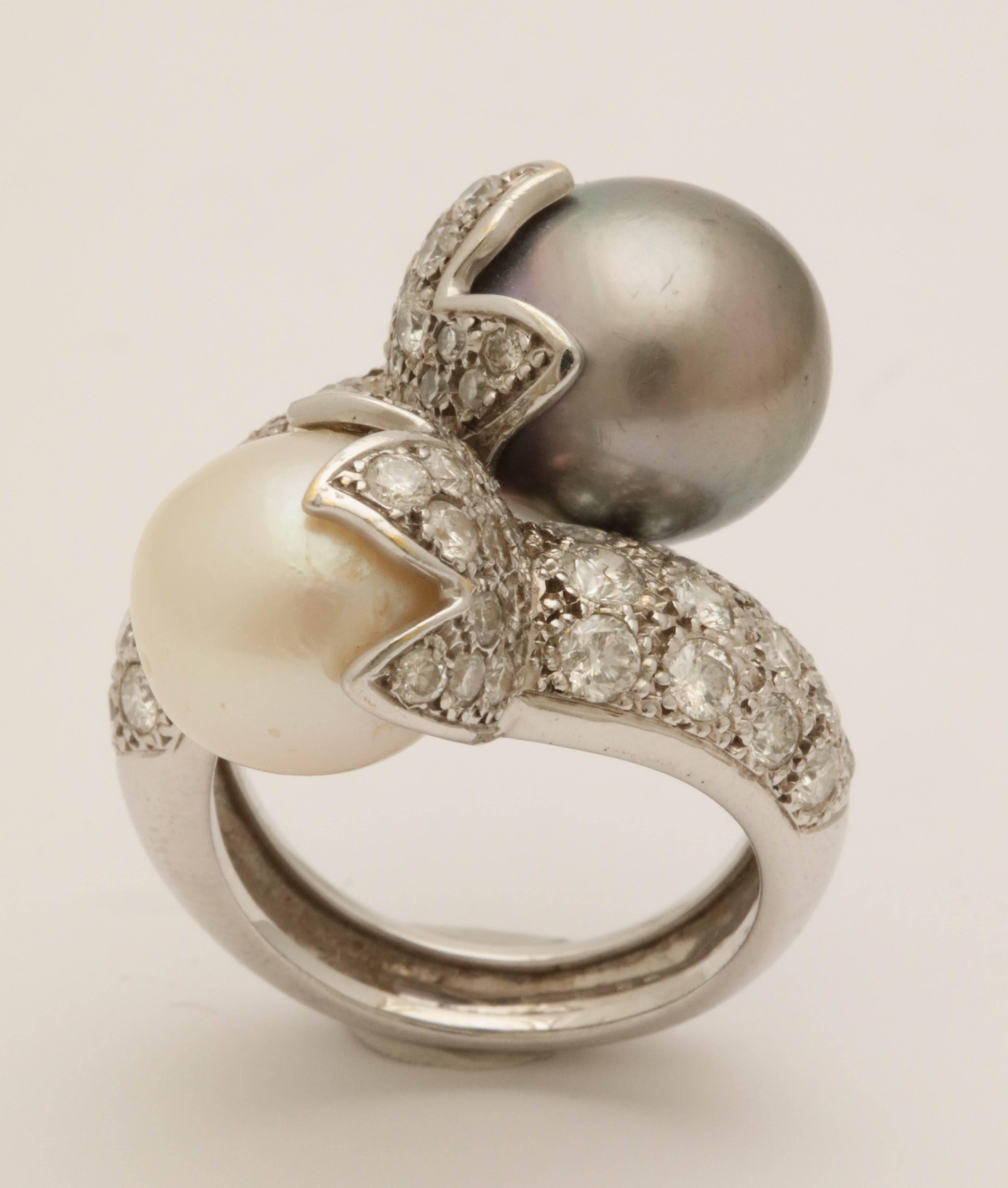 1980s White and Tahitian Pearl Double Crossover Bypass Diamond Gold Ring 4