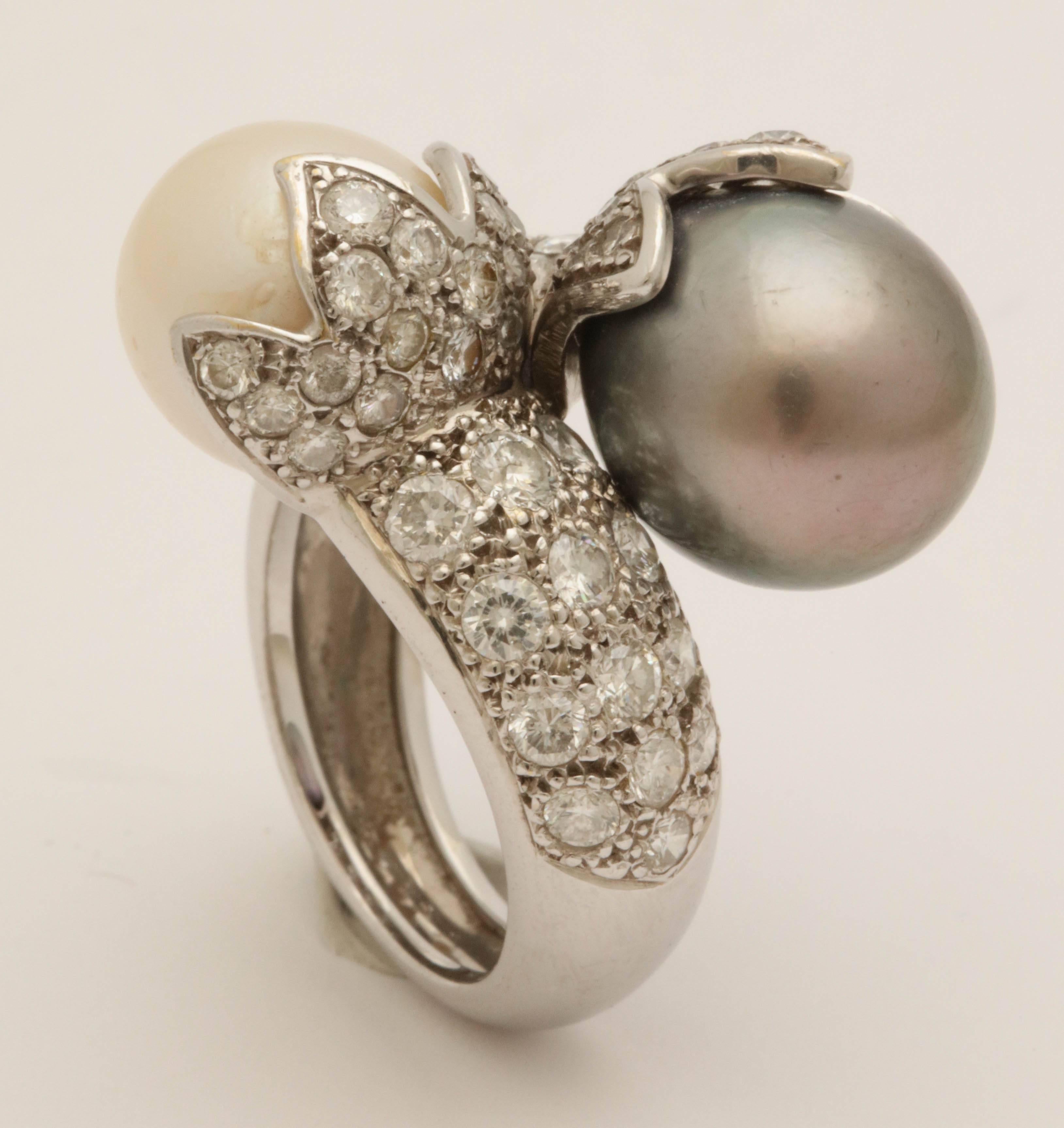 1980s White and Tahitian Pearl Double Crossover Bypass Diamond Gold Ring 5