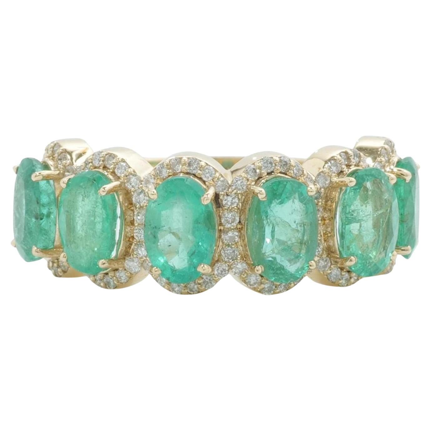 Bague en or massif 14k avec émeraude ovale et diamant en halo (certifié) en vente