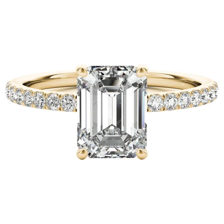 GIA Certified 1.70 Carat Pave Hidden Halo Emerald Bague diamant en or jaune 18K