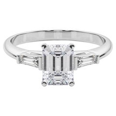GIA 2.30ct Emerald Three-Stone Tapered Baguette 18K White Gold Diamond Ring (bague à diamants en or blanc)