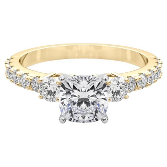 GIA 1.04ct Cushion Three-Stone with Diamond Shank 18K Yellow Gold Diamond Ring (bague à diamant en or jaune 18K)
