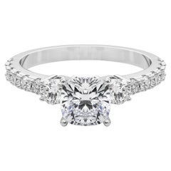 GIA 0,81ct Cuscino a Tre Pietre con Gambo di Diamante  Anello con diamante