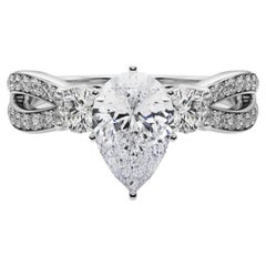 GIA 0,90 quilates Anillo de diamantes de oro blanco de 18 quilates con vástago partido y tres piedras en forma de pera