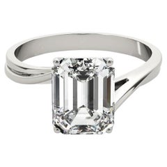 GIA Certified 1,51 Carat Basket Set Emerald Curved Band Diamond Ring
