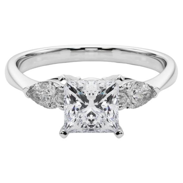 GIA Certified 1.51 Carat Princess East-West Three-Stone Diamond Ring (bague à trois pierres Est-Ouest)