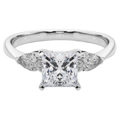 GIA Certified 1.51 Carat Princess East-West Three-Stone Diamond Ring (bague à trois pierres Est-Ouest)