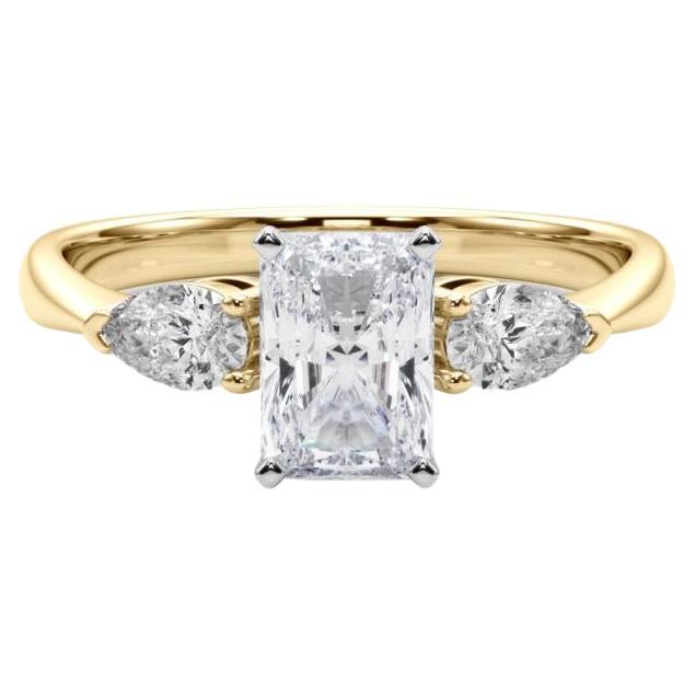 Anello con diamante radiante est-ovest a tre pietre certificato GIA da 1.4 carati