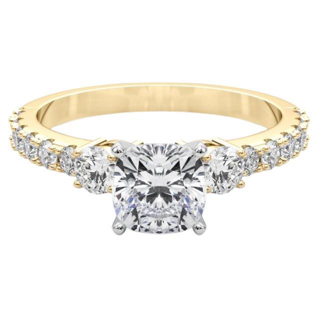 GIA 1.53ct Cushion Three-Stone with Diamond Shank 18K Yellow Gold Diamond Ring (bague à diamant en or jaune 18K)