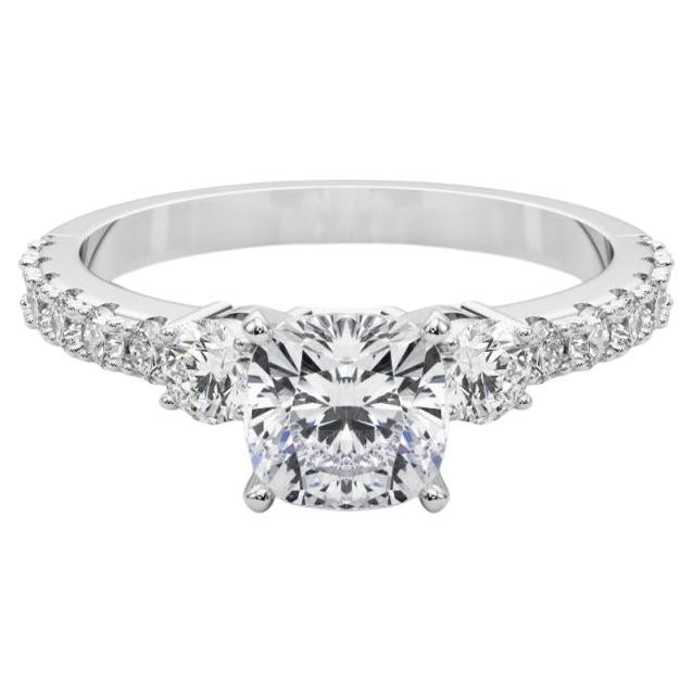 GIA 1.21 ct Piedra en cojín de tres puntas con mango de diamante  Anillo de diamantes en venta