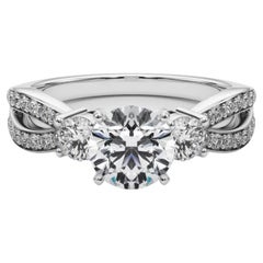 GIA 2.27ct Round Three-Stone Split Shank Pave  Bague en diamant