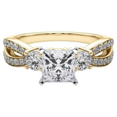 GIA 1.01ct Princesse trois pierres avec pavage en or jaune 18K