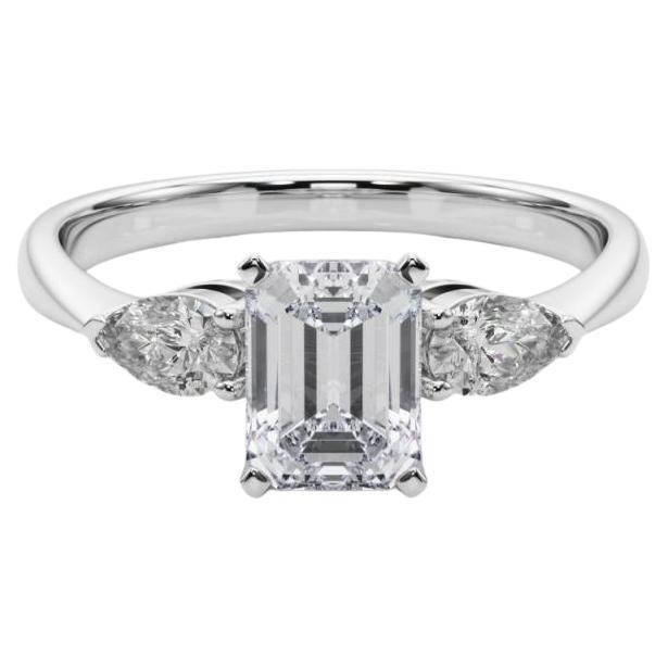 GIA Certified 0.83 Carat Emerald East-West Three-Stone Diamond Ring (bague à trois pierres avec émeraude)