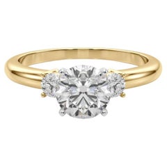 GIA Anello con 3 pietre rotonde da 1,2ct Passato, Presente e Futuro in oro giallo 18 carati