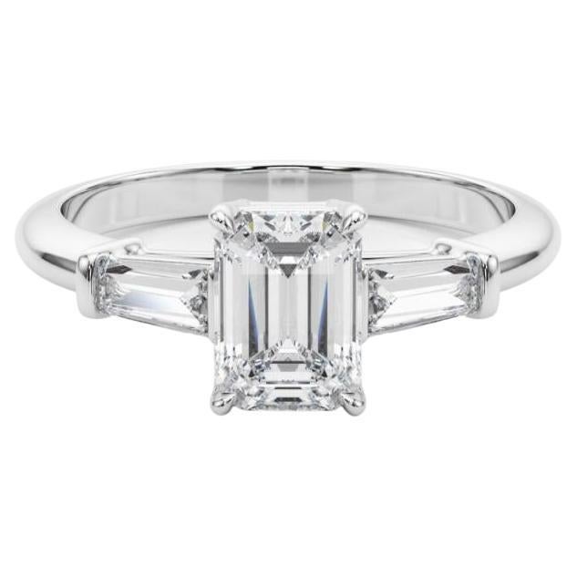 Bague à trois pierres en platine, certifiée GIA, 1,21 carat d
émeraude et de baguette de diamant