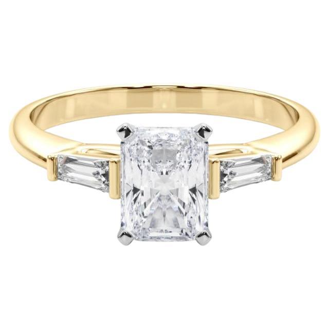 GIA 1,51ct Radiant Three-Stone Tapered Baguette 18K Yellow Gold Diamond Ring (bague à diamants en or jaune)
