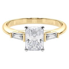 GIA 1,51ct Radiant Three-Stone Tapered Baguette 18K Yellow Gold Diamond Ring (bague à diamants en or jaune)