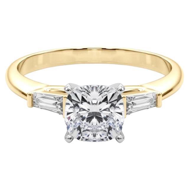 GIA 1.3ct Cushion Three-Stone Tapered Baguette 18K Yellow Gold Diamond Ring (bague à diamant en or jaune)