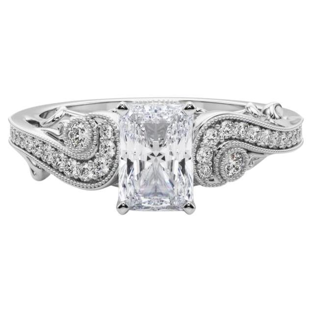 GIA 2.38 Carat Radiant Three-Stone Curved Bypass 18K White Gold Diamond Ring (bague à diamant en or blanc)